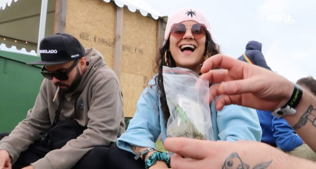 Nah Brisa mostra como é o turismo canábico no Uruguai durante a cobertura da Expocannabis 2021